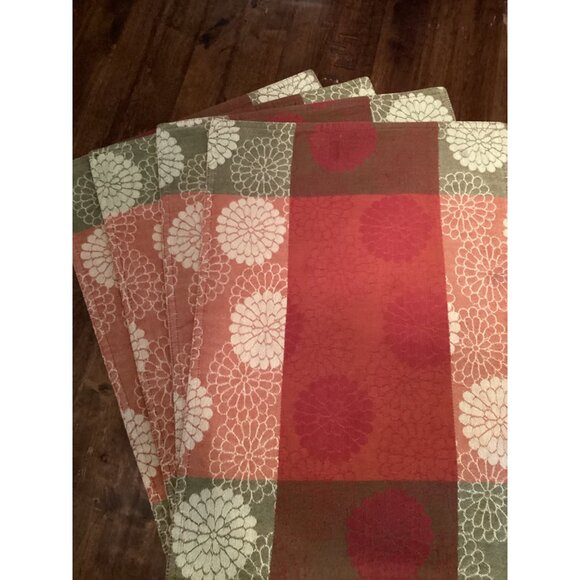 Pier 1 Imports Peonies Jacquard Placemat Set 13" X 19" 100% Cotton Red/Green/Whi - Picture 2 of 3